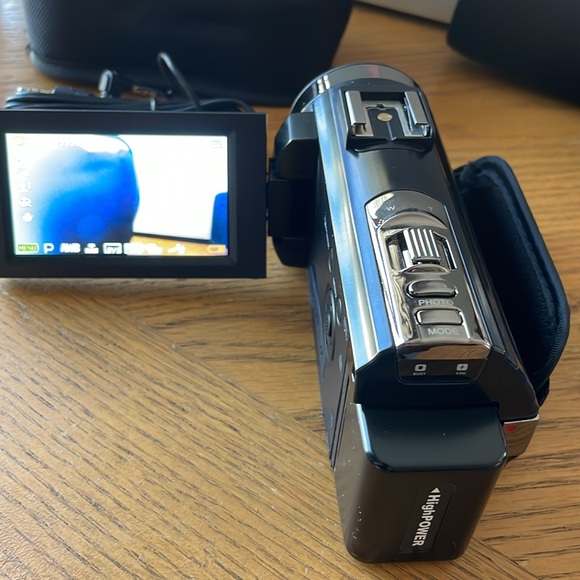 DVC Digital Vídeo Camera 1080P Microphone, Remote, 2 Batteries,Case, Memory Card - Picture 4 of 9